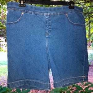 🌻Denim jeans shorts 7 “ inseam🌻